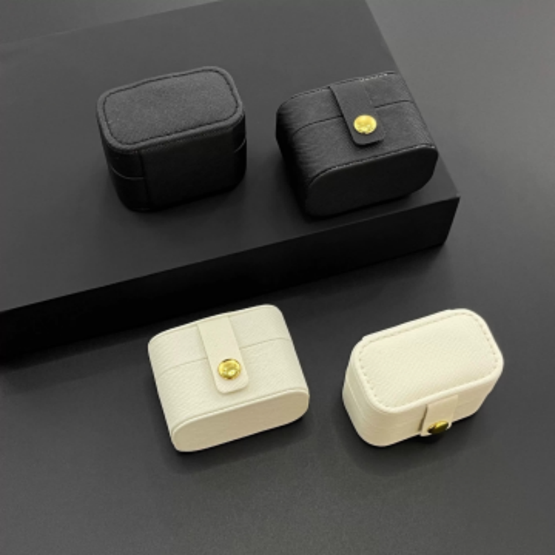 Accessories Travel Jewelry Box - Tragbare Schmuckbox aus Leder für den