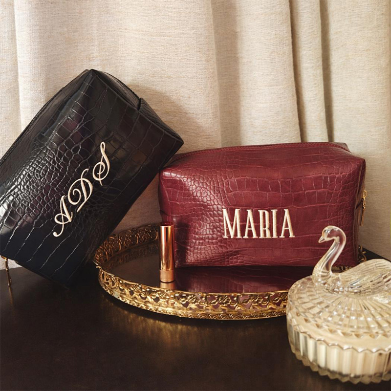 Travel Accessories Gift Ideas - Bestickte Kroko-Kosmetiktasche Personalisierter Veganer Kosmetikbeutel Luxuriöses