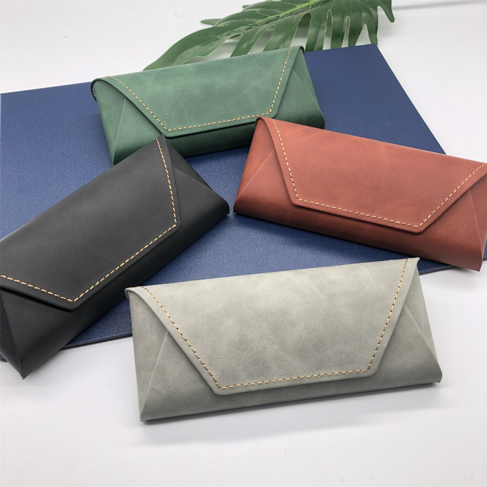 Brillenetui aus PU und Metall, – Travel Accessories Gift Ideas Bewertung und Preis